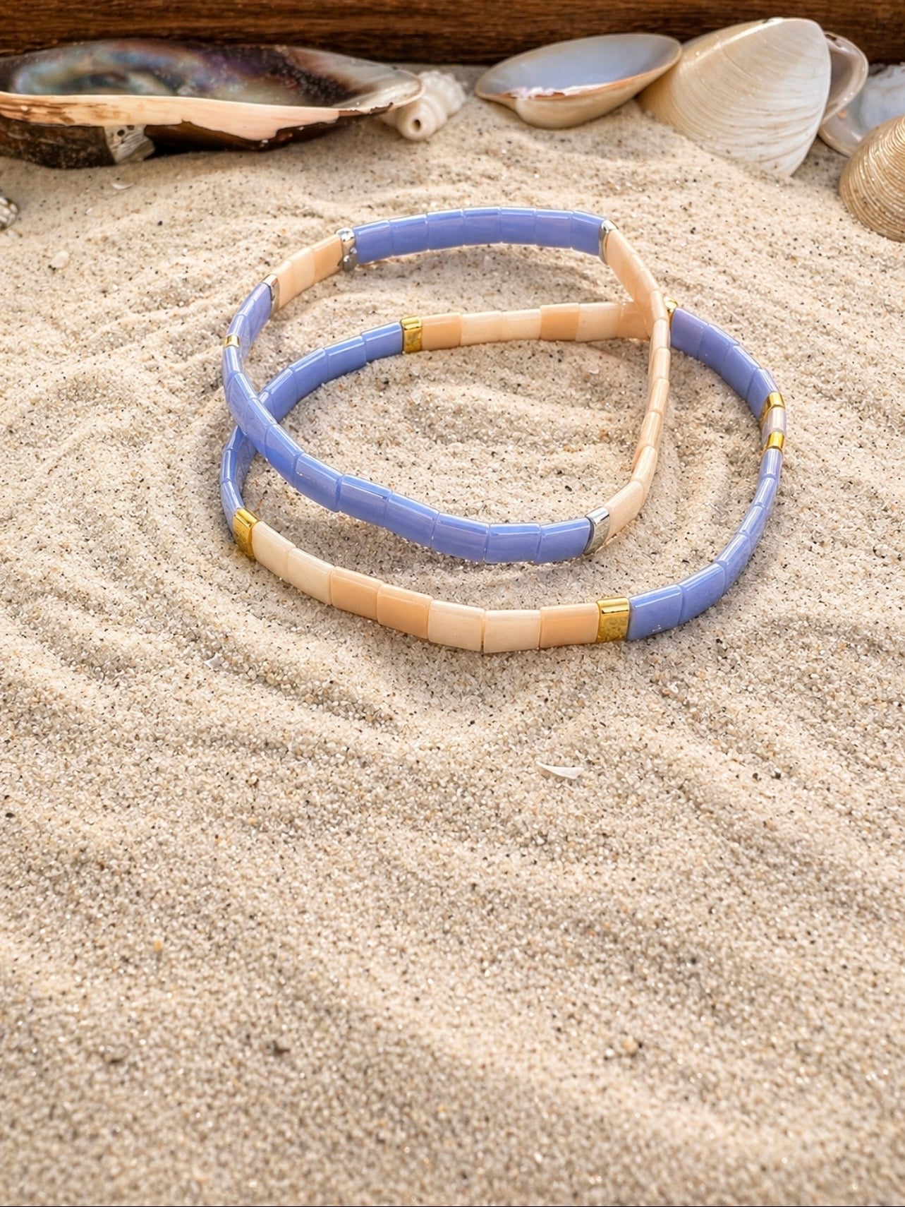 Lone lyseblå